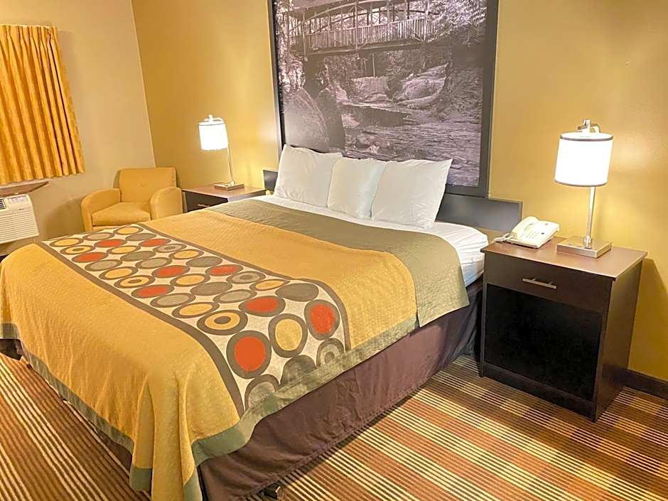 Super 8 by Wyndham Eau Claire WI