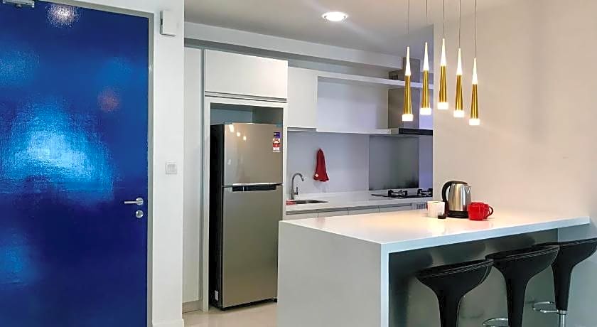 Sunset Seaview Vacation Condos @ Infinity Avenue