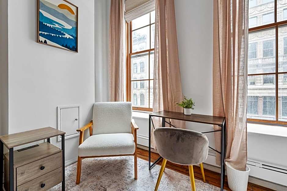 Massive SoHo Loft 4 Bedrooms 2 Bath 7 Beds
