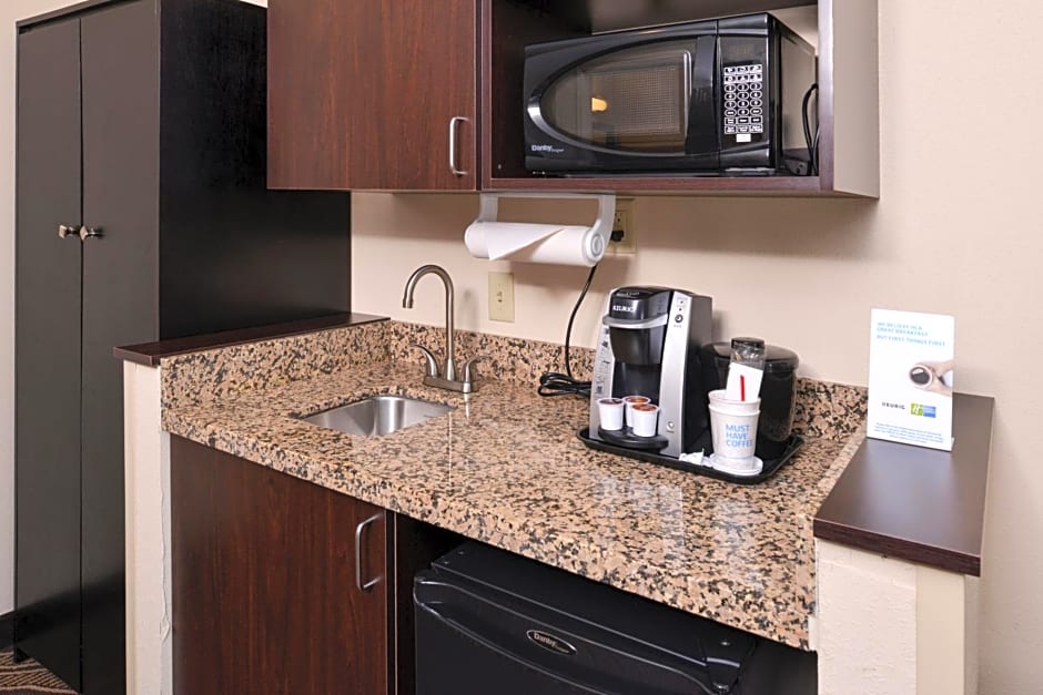 Holiday Inn Express & Suites Washington - Meadow Lands By IHG