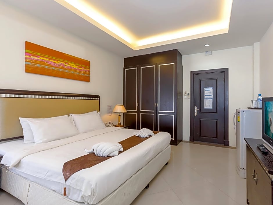 Photo 1 of 50 of Yes O'tel Pattaya