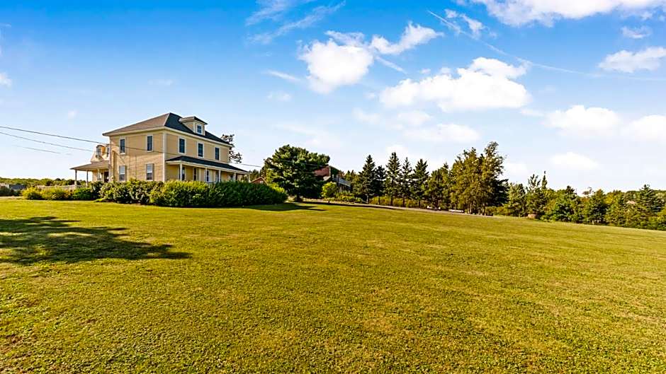 Bayview Pines Country Inn B&B