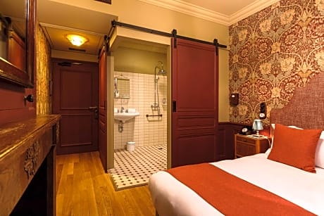 Deluxe Queen Room - Boudoir