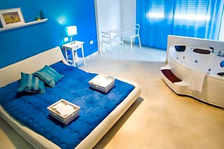 Double Room with Spa Bath and Shared Bathroom