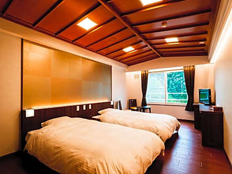Stylish Twin Room with Shower - Non-Smoking
