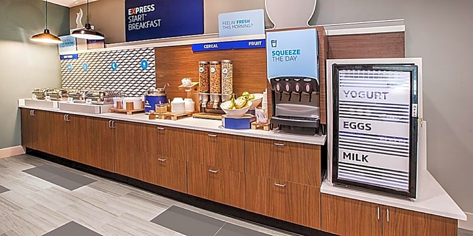 Holiday Inn Express & Suites - Madison West - Middleton by IHG