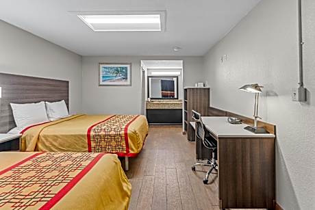 Standard 4 Queen Bed Non Smoking Room