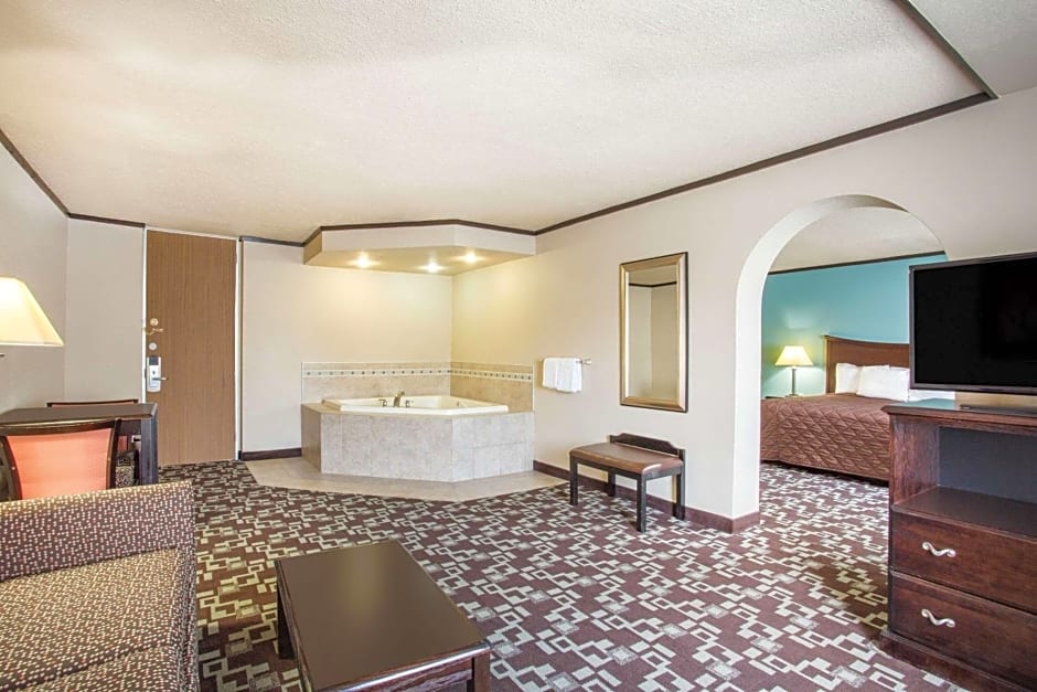 Super 8 by Wyndham Daleville/Roanoke