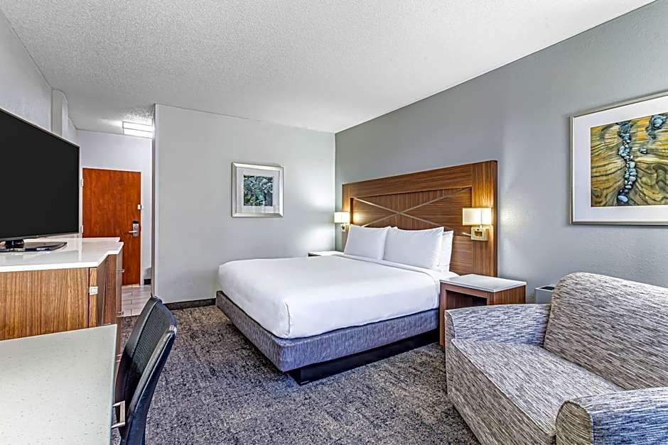 DoubleTree By Hilton Milwaukee Downtown