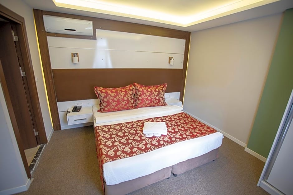 Royal Life Exclusive