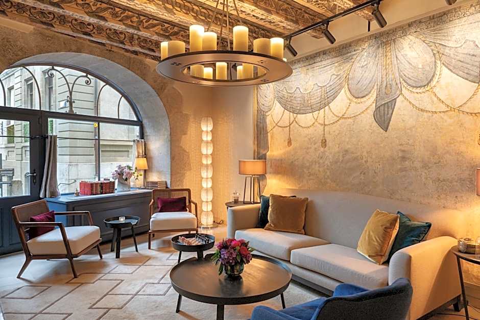 Les Armures Hotel