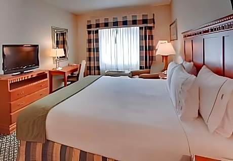 1 King Suite Extra Floor Space