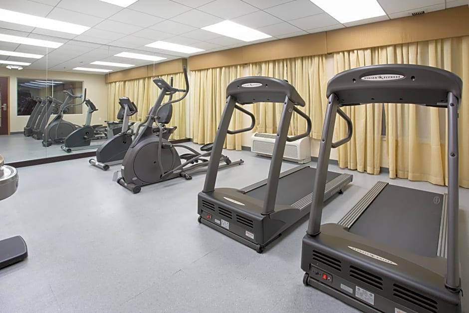 Holiday Inn Express Hotel & Suites Minot South, an IHG Hotel