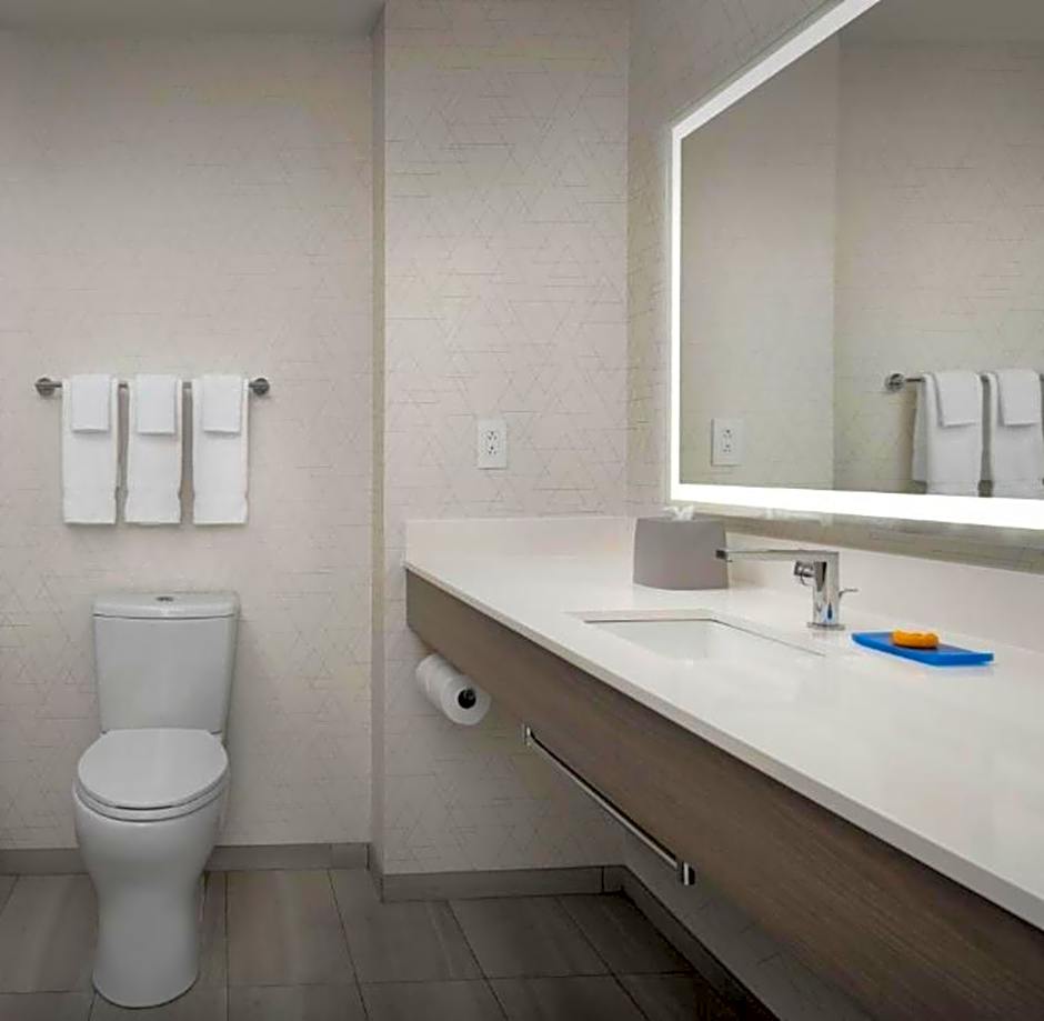 Holiday Inn Express & Suites Knoxville-Clinton By IHG