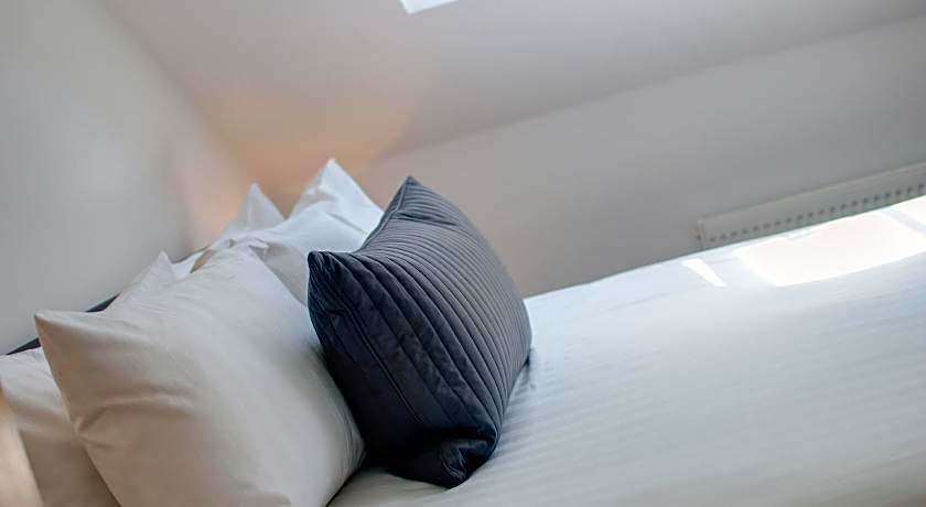 Base Serviced Apartments - Sir Thomas Street