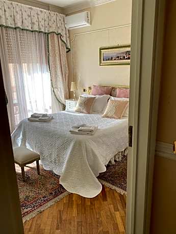 Deluxe Suite with Spa Bath