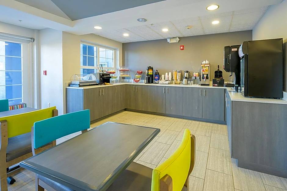 Hawthorn Extended Stay by Wyndham Panama City Beach