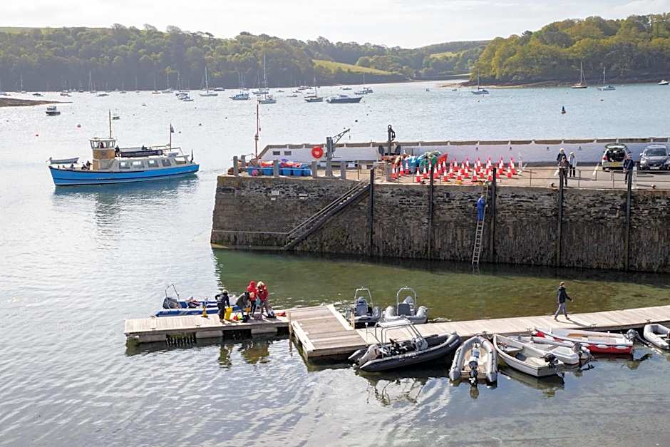 Ship and Castle Hotel
