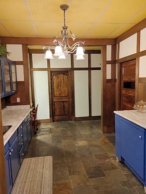 Marmora and Lake Inn and Victorian Diner