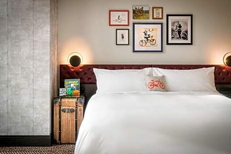 Beer & Bikes Suite, 1 Bedroom Signature Suite, 1 King, Terrace level, Terrace