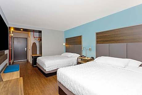 Queen Room with Two Queen Beds - Hearing Access