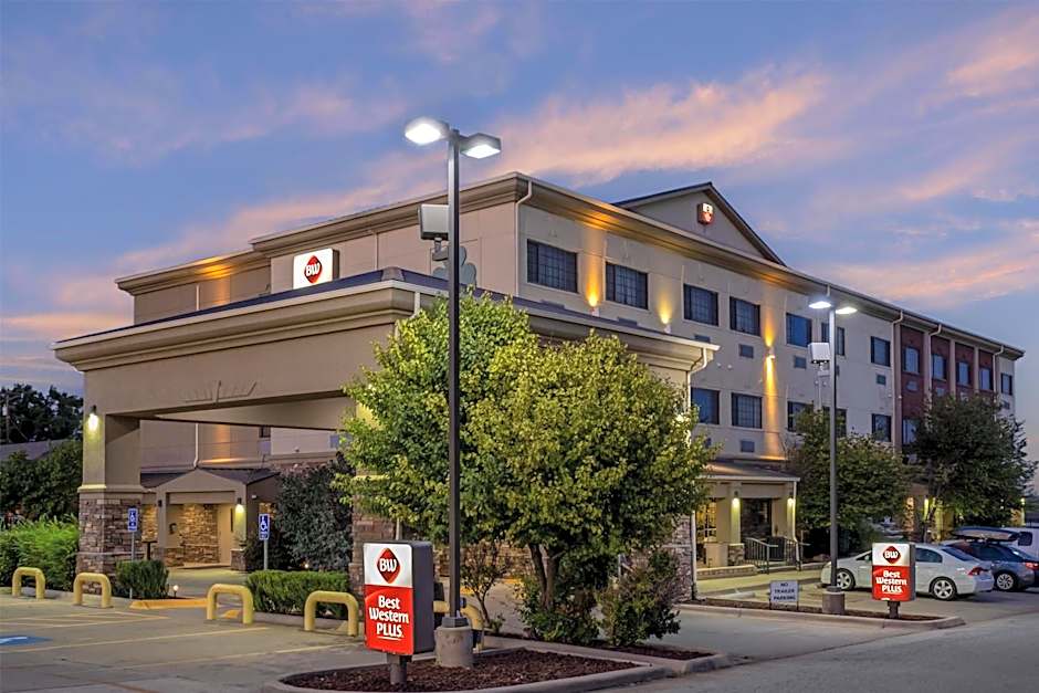 Best Western Plus Shamrock Inn & Suites