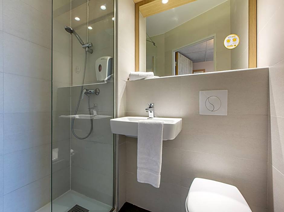 Première Classe Chartres Sud - Barjouville