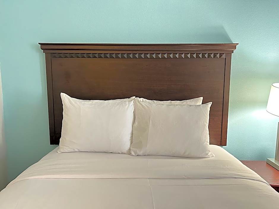 Clarion Inn & Suites Grand Rapids Airport