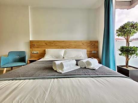 Triple Room with Balcony