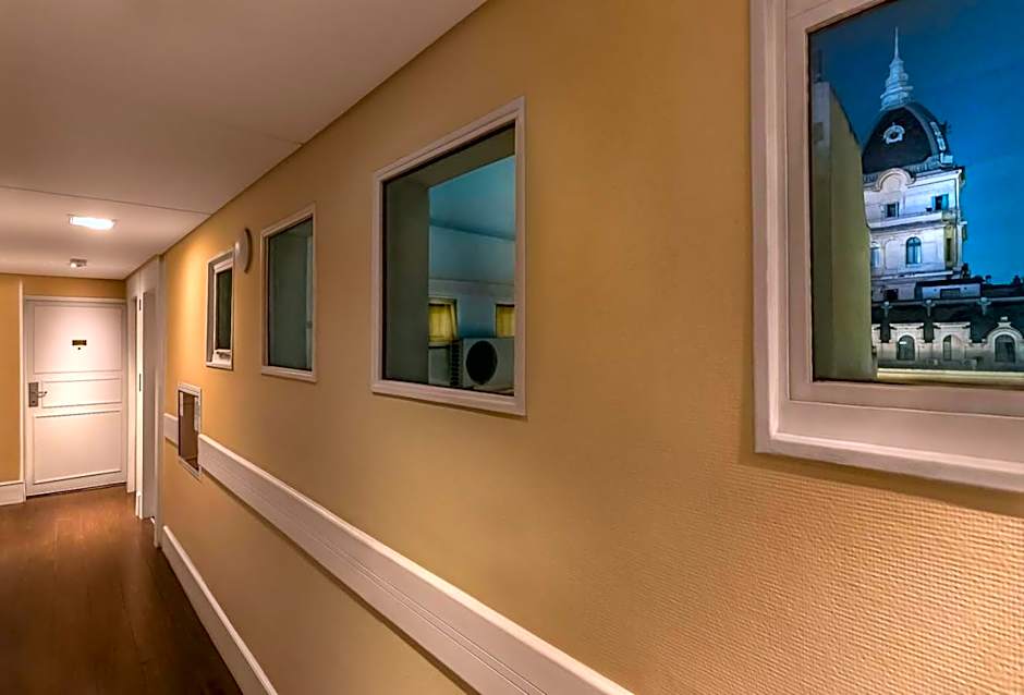 Up Viamonte Hotel