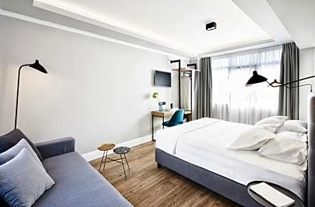 Junior Suite with Urban View