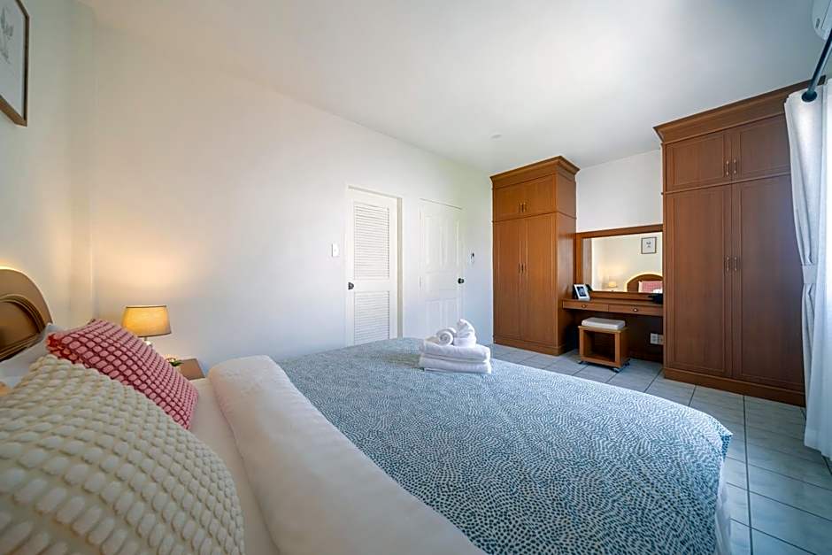 5 mins walk Bangla,beach,3BR