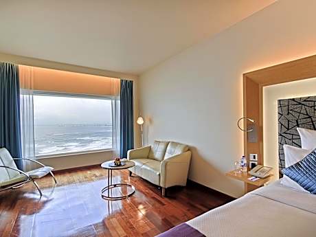 Executive Suite with 1 Double Bed Ocean View