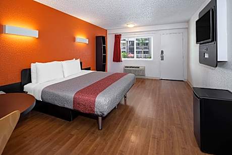 Queen Room - Disability Access - Roll in Shower