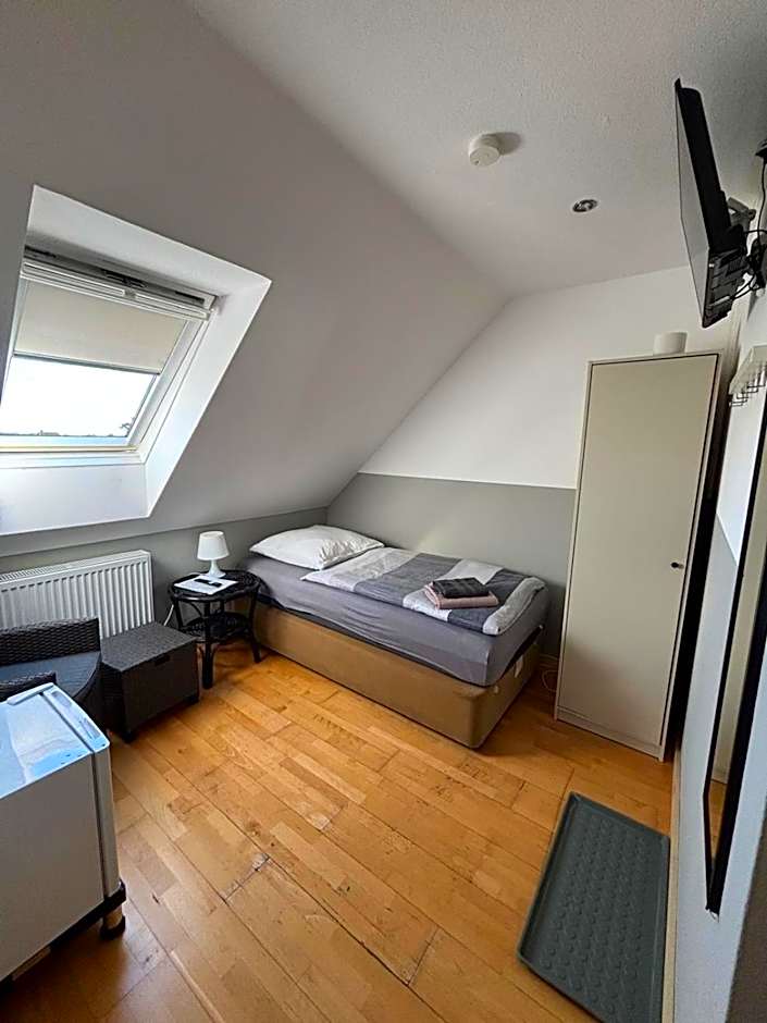 Zimmer-Bad-TV-Kühlschrank-14