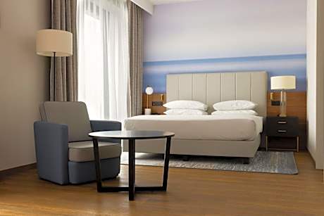 Junior Suite with Balcony - Club Lounge Access