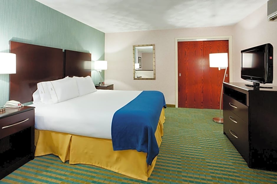 Holiday Inn Express & Suites Smithfield - Providence