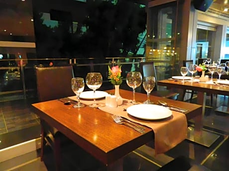 The Residence Suites - Adults Only
