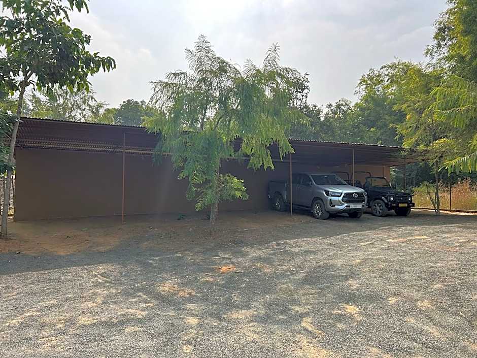 Tree of Life Ramvilas, Bandhavgarh