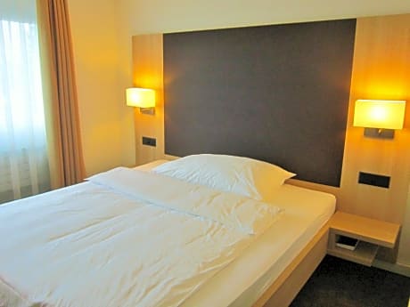 Standard Double Room (1-2 adults)
