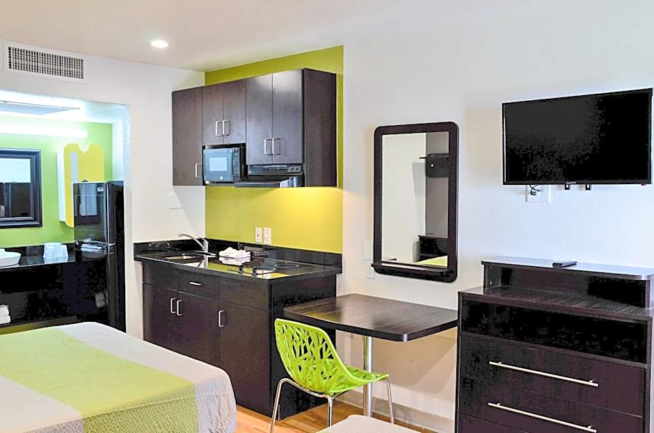 Studio 6-Buttonwillow, CA