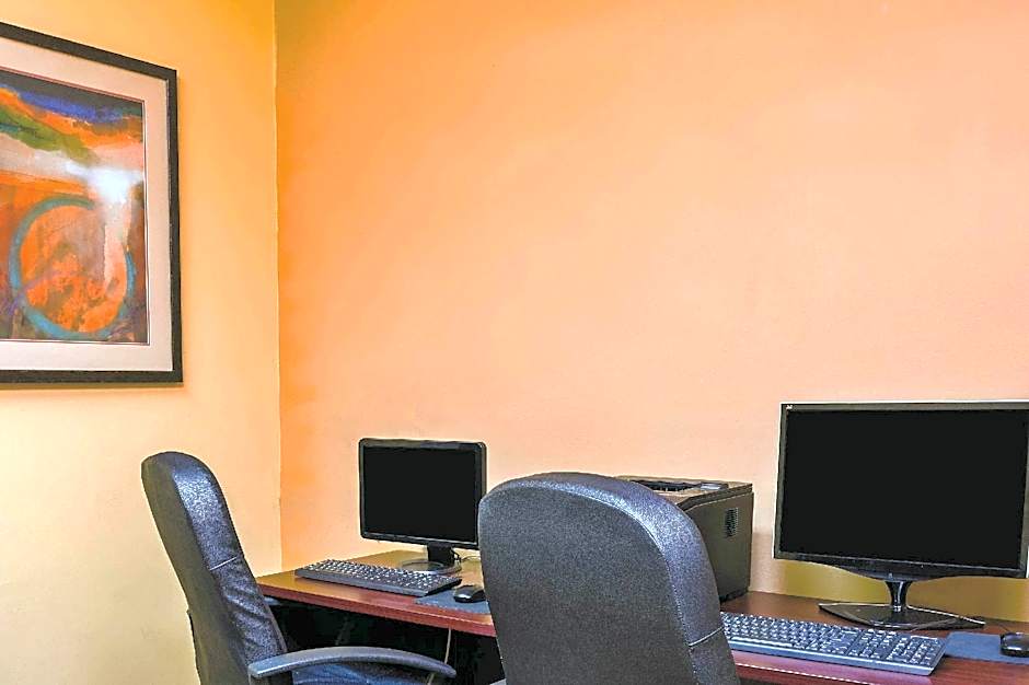 La Quinta Inn & Suites by Wyndham Union City