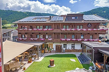 Hotel Alpenstolz