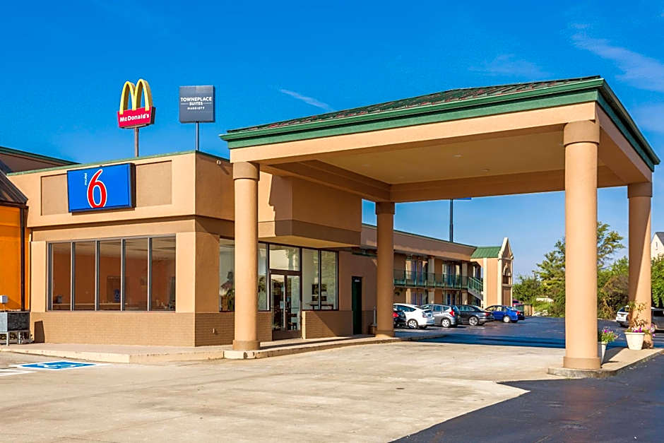 Motel 6-Clarksville, TN