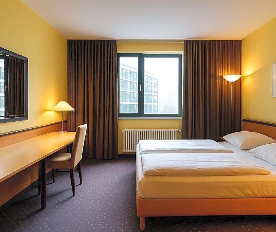 Plaza Hotel & Living Frankfurt