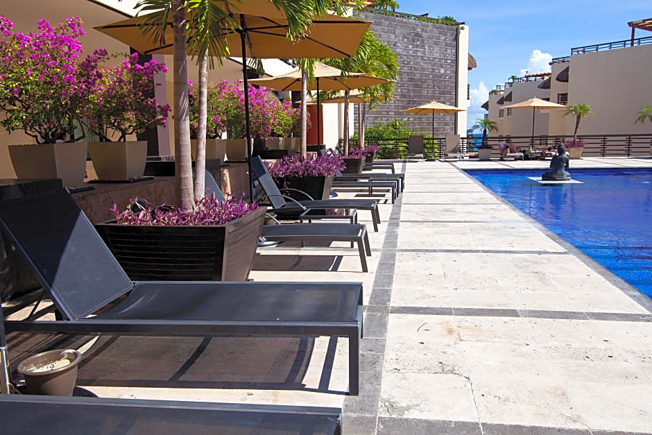 Aldea Thai by oceanfront