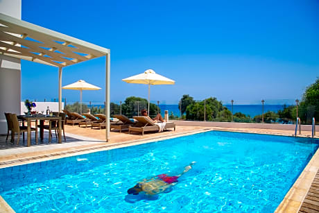 FOUR-BEDRROM SEAFRONT VILLA WITH PRIVATE POOL