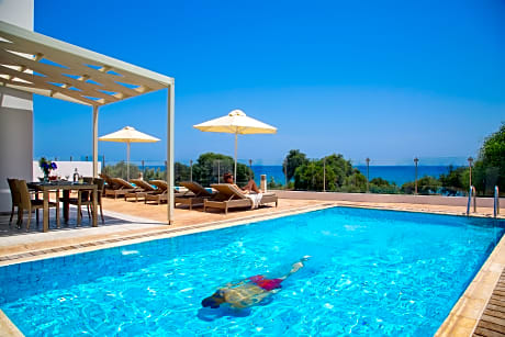 FOUR-BEDRROM SEAFRONT VILLA WITH PRIVATE POOL