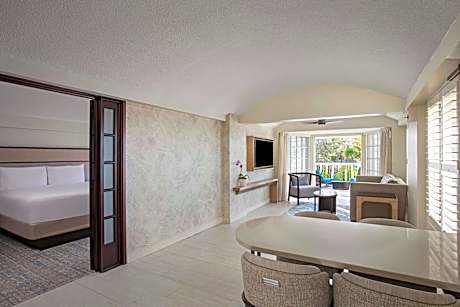 Club King Suite with Balcony and Tub - Mobility Accessible