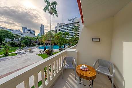 1 King Bed, Cabana Room, Poolside Room